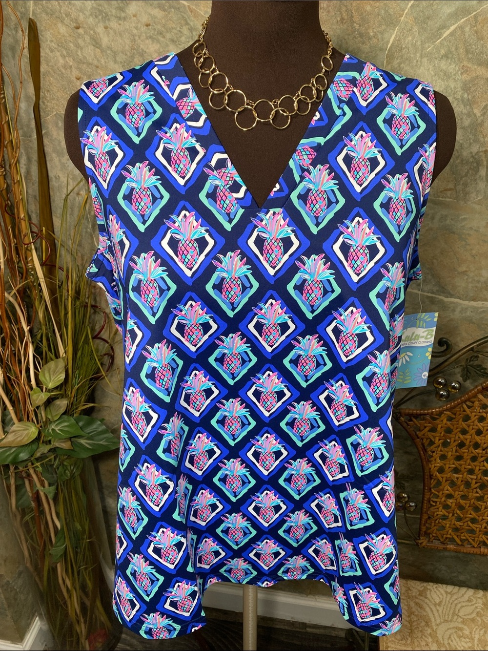 Lulu B iconic, vibrant, sleeveless, pullover V-neck shirt top blouse tunic